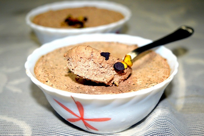 %Easy Eggless Chocolate and Pistachio Mousse Recipe