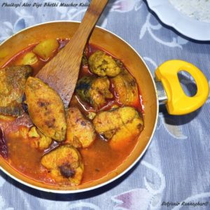 %Aloo Phulkopi diye Bhetki Maacher Kalia Recipe Bengali