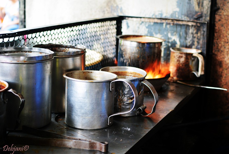 %Kitchen of Sharma Tea House Kolkata