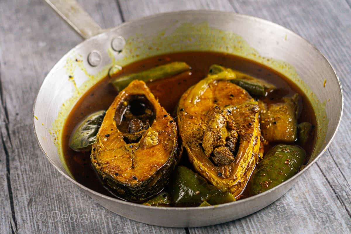 %hilsa fish curry with eggplant recipe debjanir rannaghar