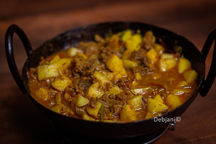 %Bengali Aloo Keema Curry recipe debjanir rannaghar