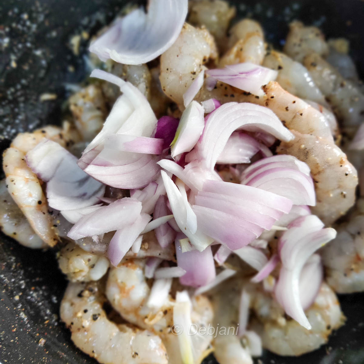 Shrimp and Spinach cream sauce recipe debjanir rannaghar fry shrimp and onion (7)