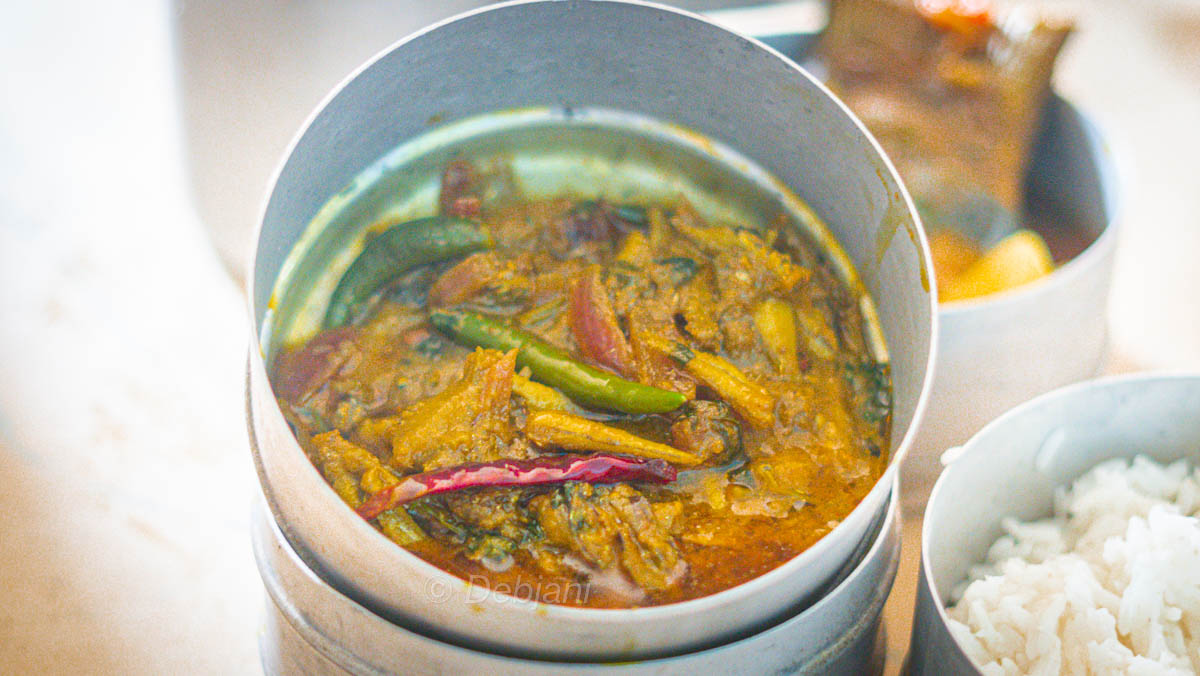 %Morola maach-er chorchori kancha aam diyr recipe recipe Debjanir rannaghar