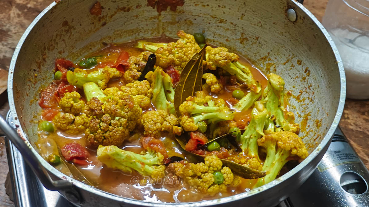%Bengali phulkopi rosha cooking step 14 debjanir rannaghar