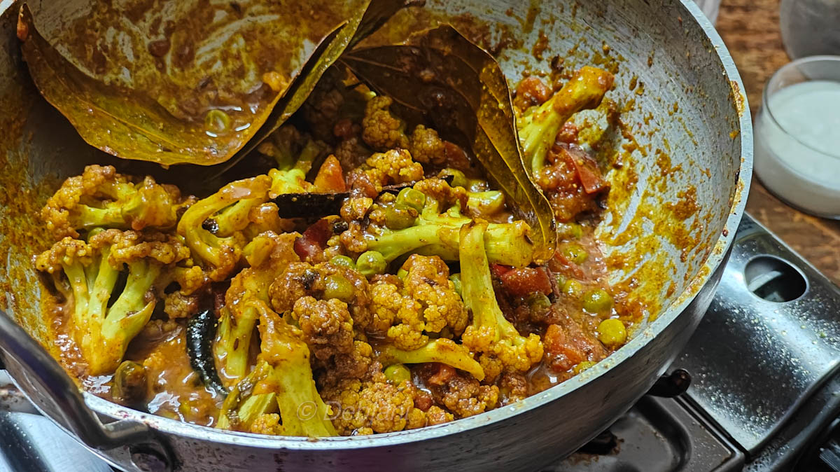 %Bengali phulkopi rosha cooking step 17 debjanir rannaghar