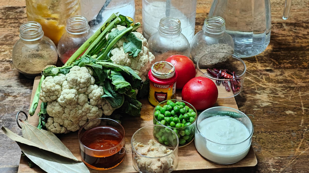 %Bengali phulkopir rosha ingredients debjanir rannaghar