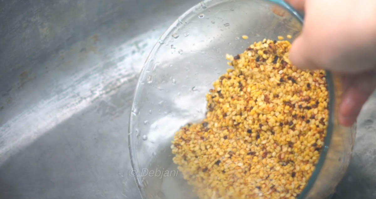 %Niramish Khichuri Cooking process step 2 - washing Moong daal