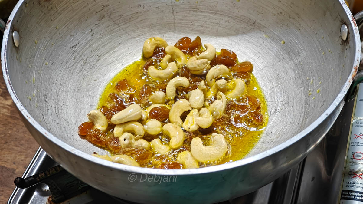%Niramish Khichuri Cooking process step 9 - frying cashewnuts and raisin