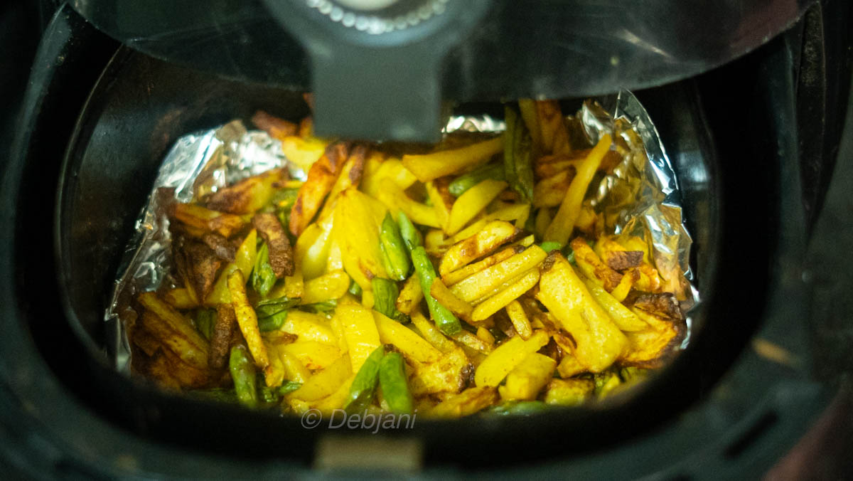%indian french beans and aloo bhaji recipe in air fryer recipe debjanir rannaghar