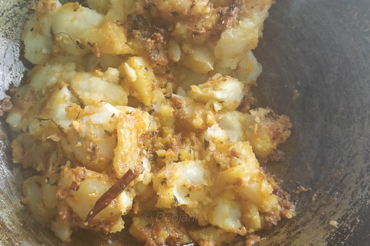 %mathura wale dubki wale aloo ki sabzi making debjanir rannaghar