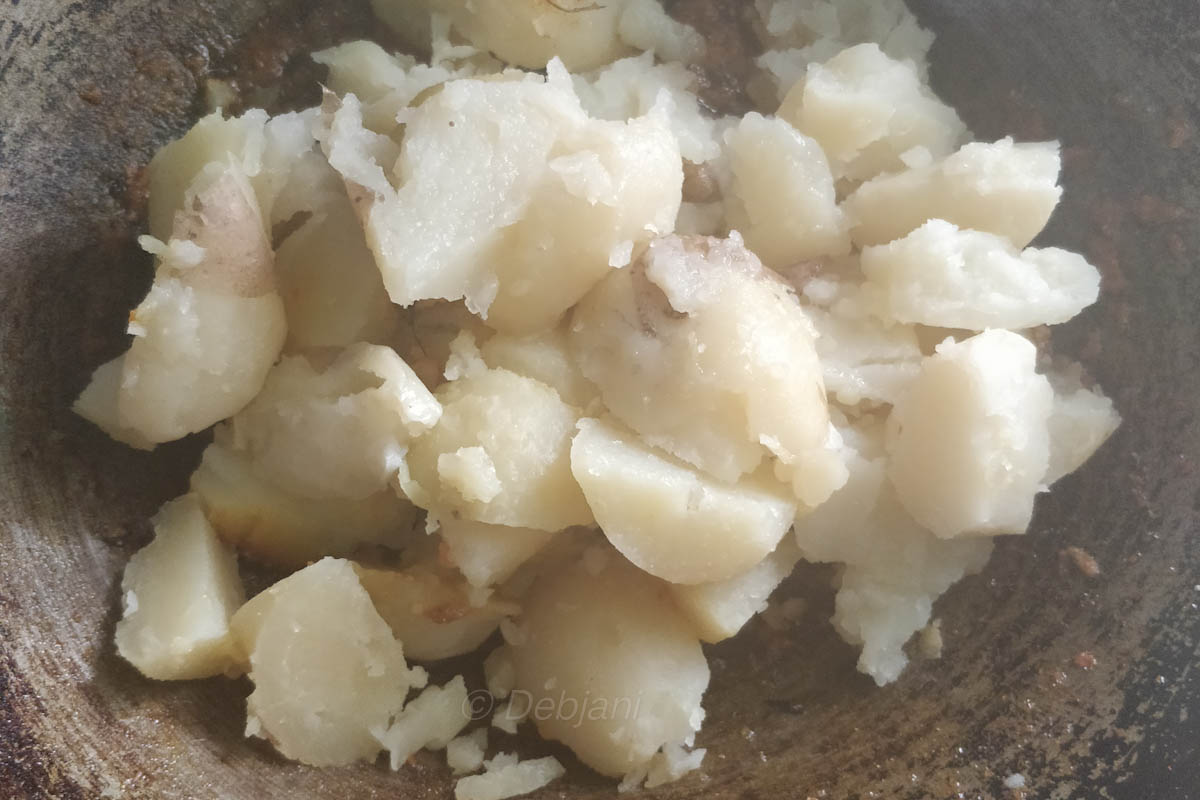 %mathura wale dubki wale aloo ki sabzi making debjanir rannaghar