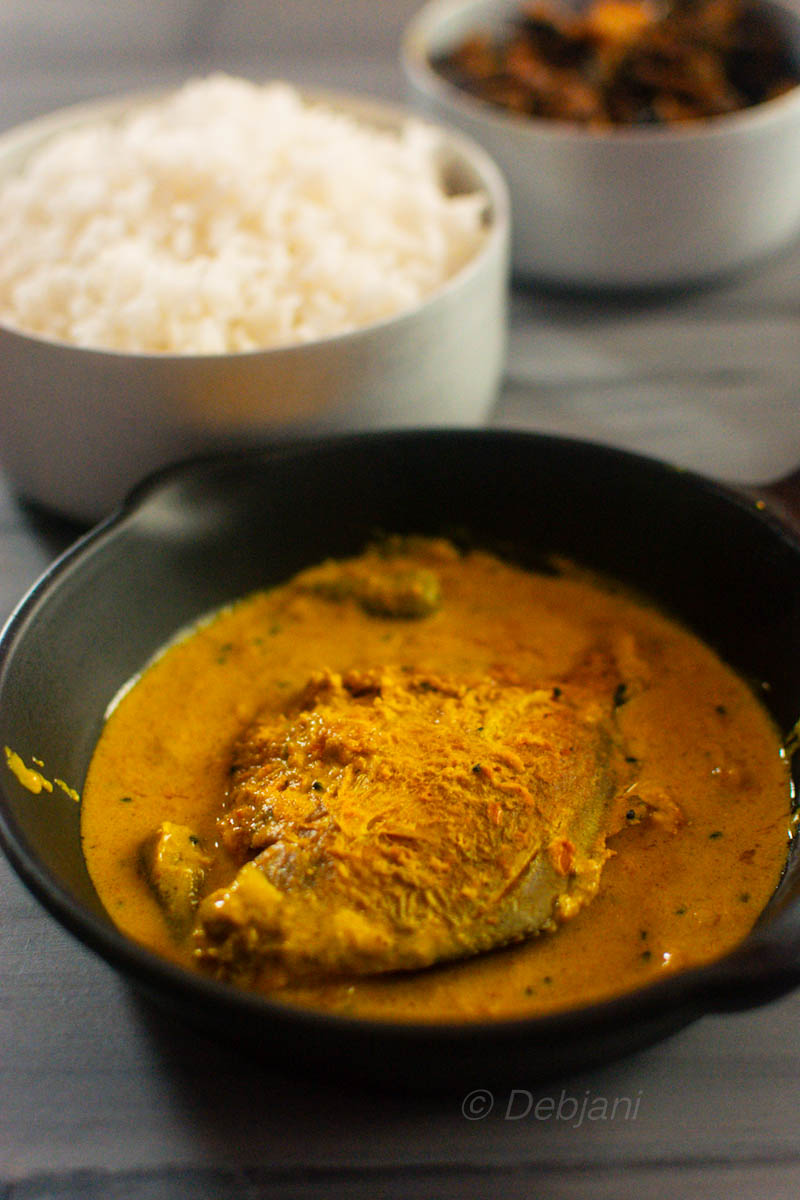 %bengali Pomfret Maach-er Jhal recipe debjanir rannaghar