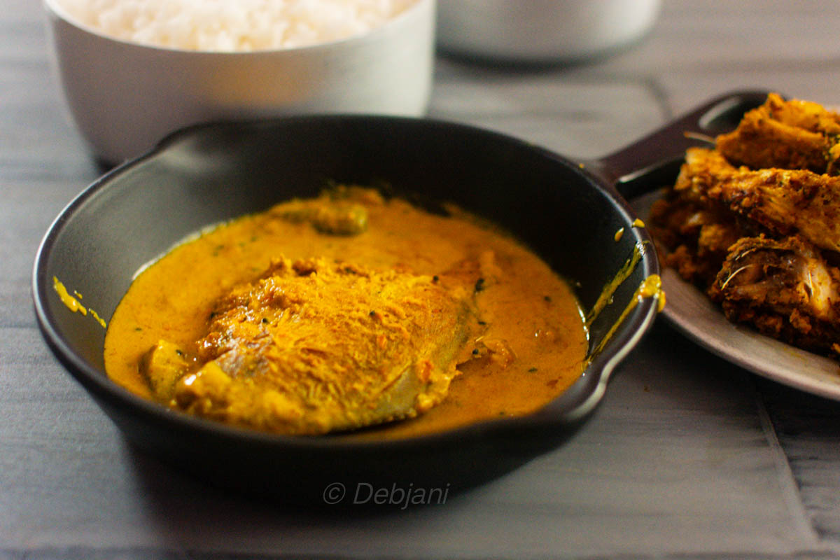 %bengali Pomfret Maach-er shorshe posto Jhal recipe debjanir rannaghar