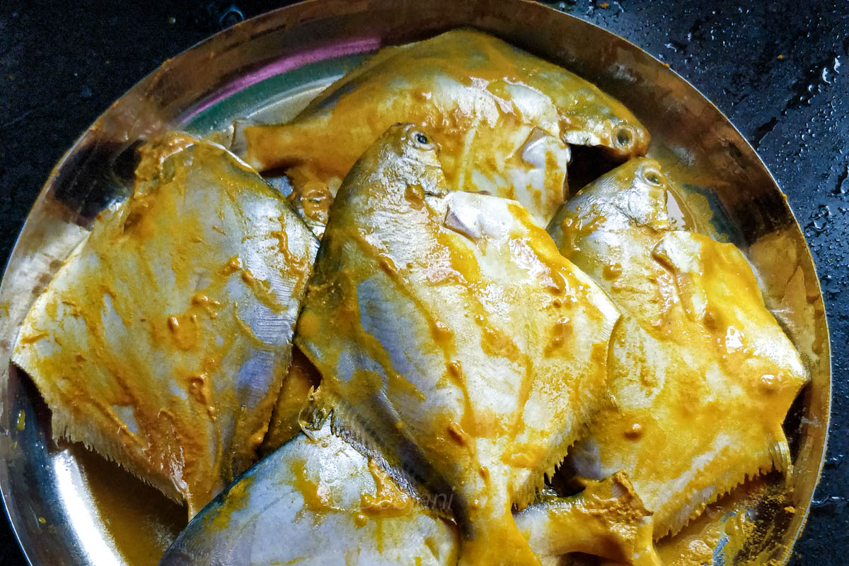 %bengali Pomfret fish curry with shorshe posto making step debjanir rannaghar