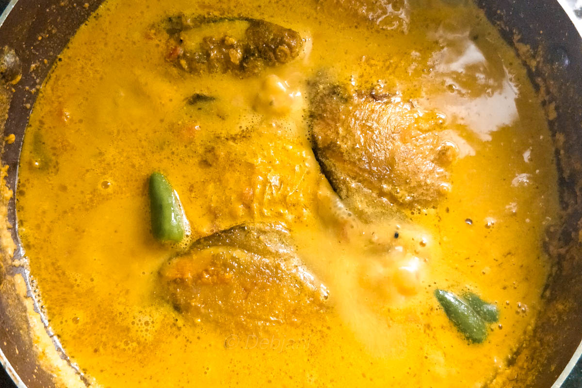 %bengali Pomfret fish curry with shorshe posto making step debjanir rannaghar