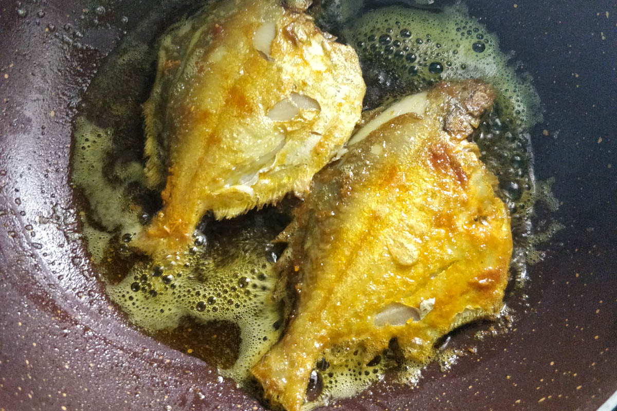 %bengali Pomfret fish curry with shorshe posto making step debjanir rannaghar