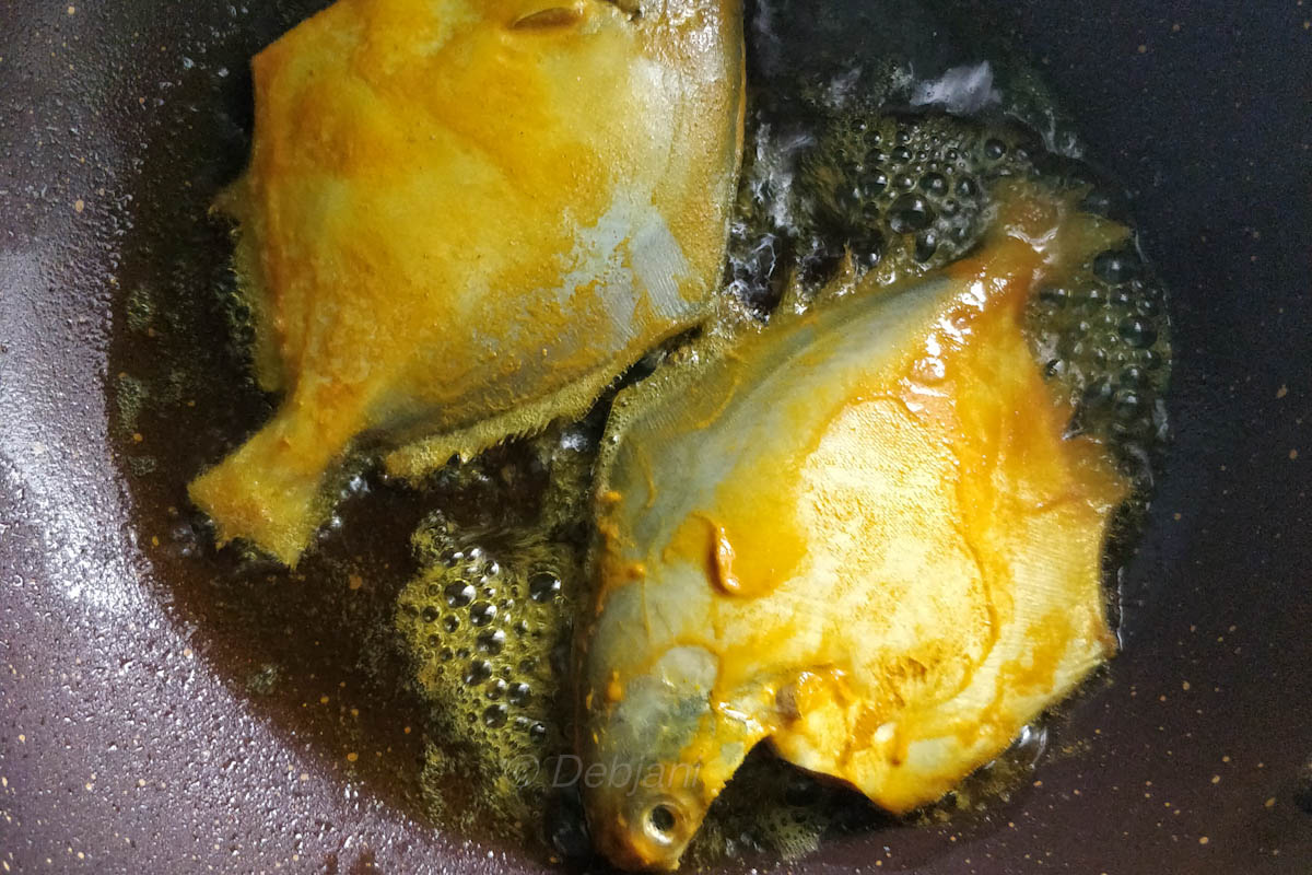 %bengali Pomfret fish curry with shorshe posto making step debjanir rannaghar
