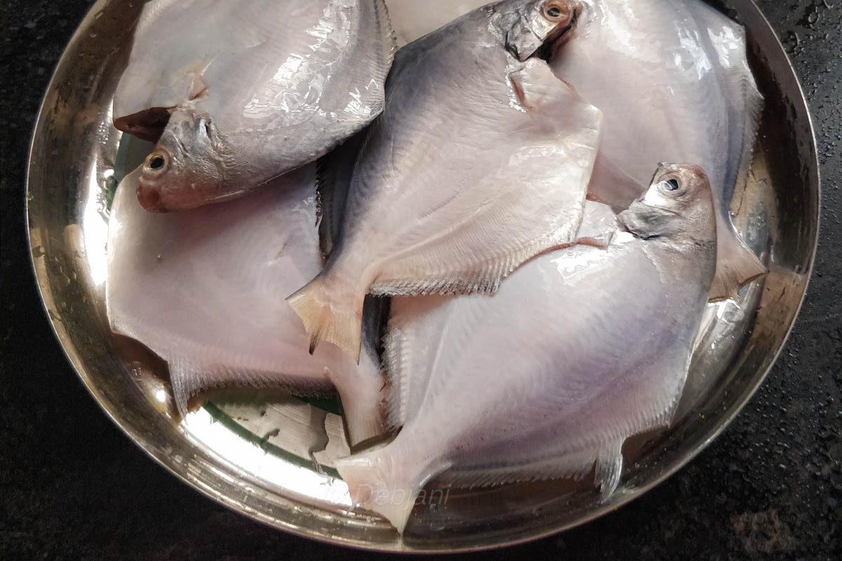 %bengali Pomfret fish curry with shorshe posto recipe making step debjanir rannaghar (15)