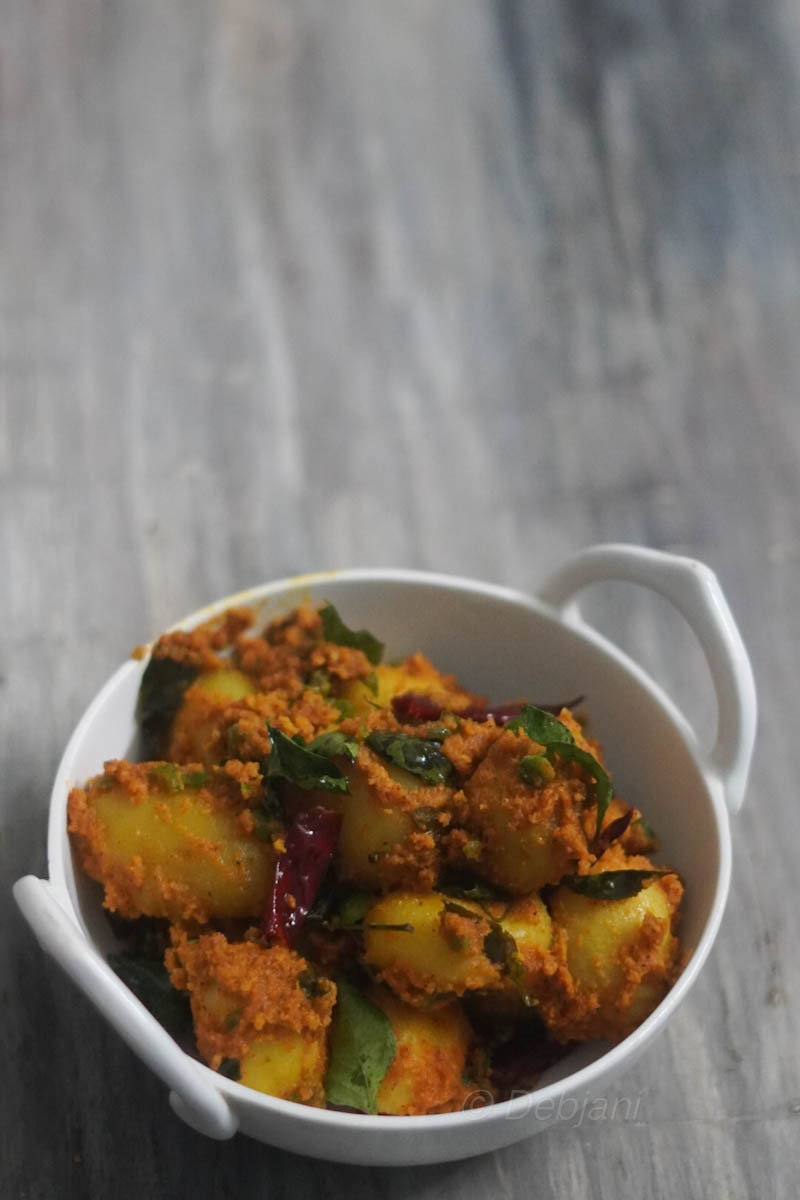 %choto alu-r torkari currypata koraishuti diye bengali sabzi debjanir rannaghar