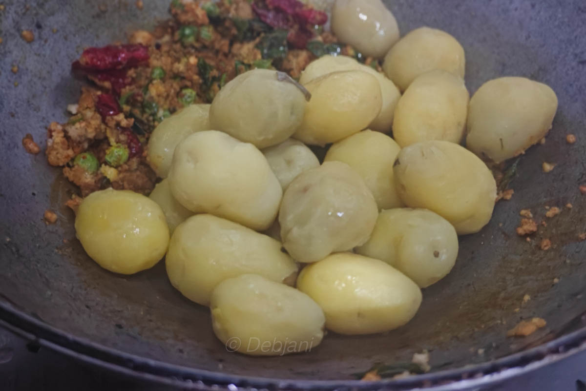 %sukhno aloor torkari niramish making debjanir rannaghar