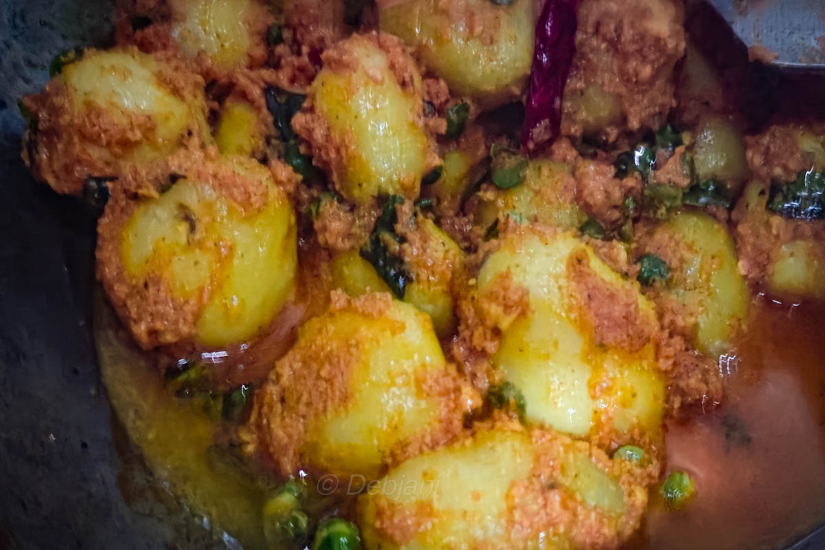 %sukhno aloor torkari niramish making debjanir rannaghar