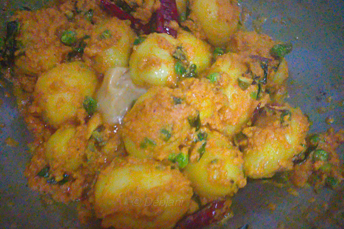 %sukhno aloor torkari niramish making debjanir rannaghar