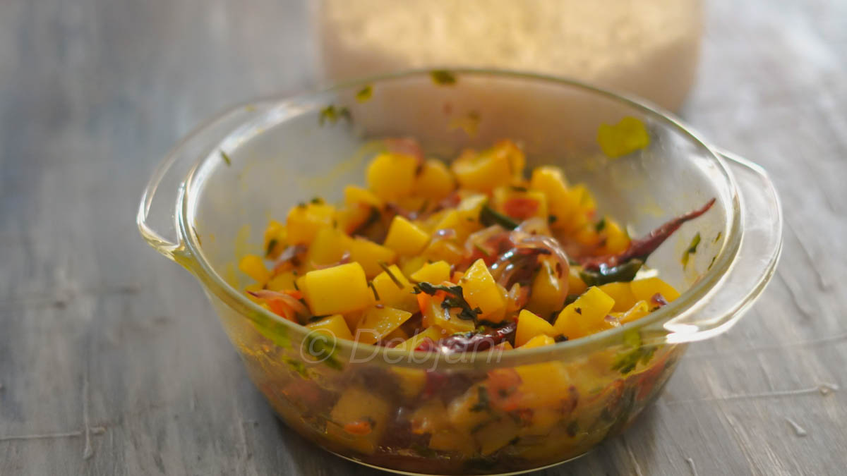 %how to cook jeera aloo sabzi in a microwave recipe debjanir rannaghar