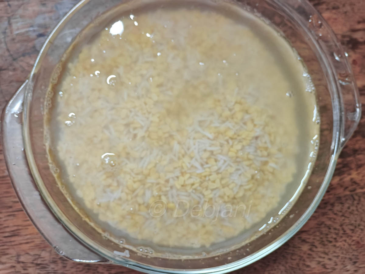 %soaking rice and lentil to cook simple khichuri