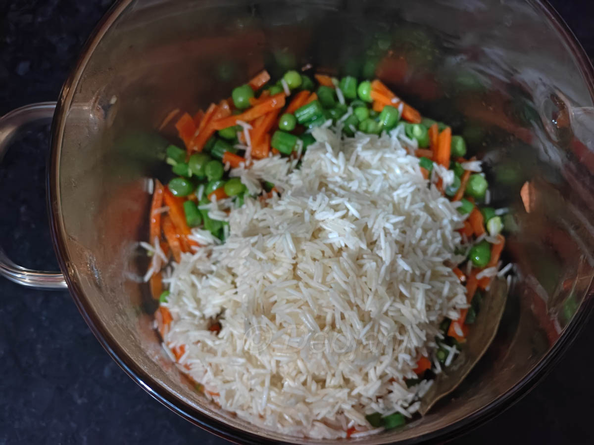 %how to cook sabzi pulav in a microwave recipe step debjanir rannaghar