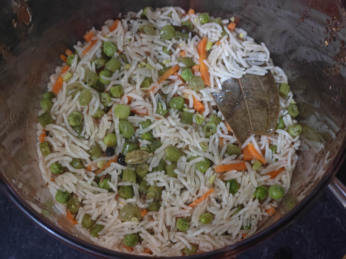 %how to cook vegetable pulao in a microwave recipe step debjanir rannaghar