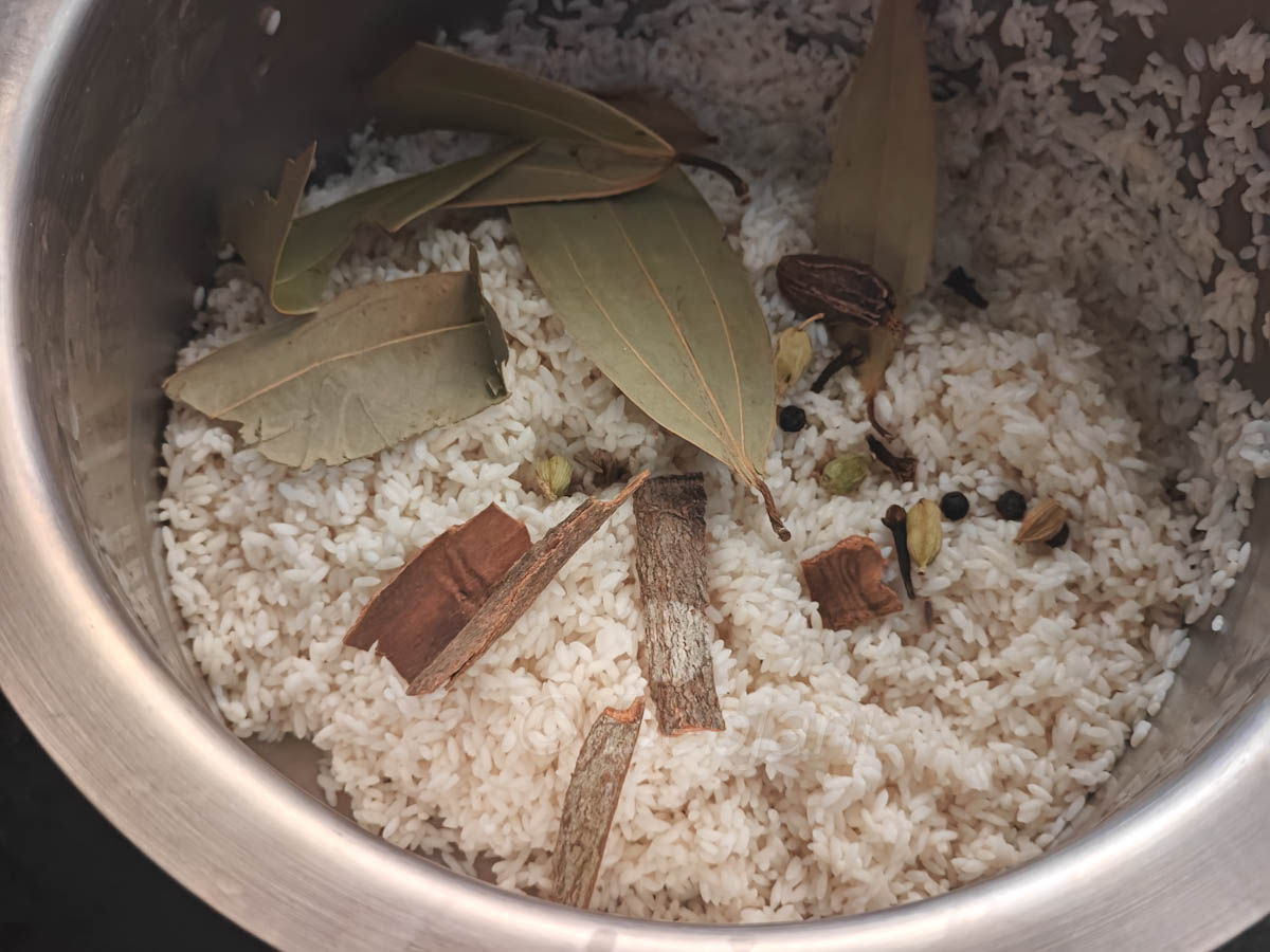 %marinating gobindobhog rice to cook pulao