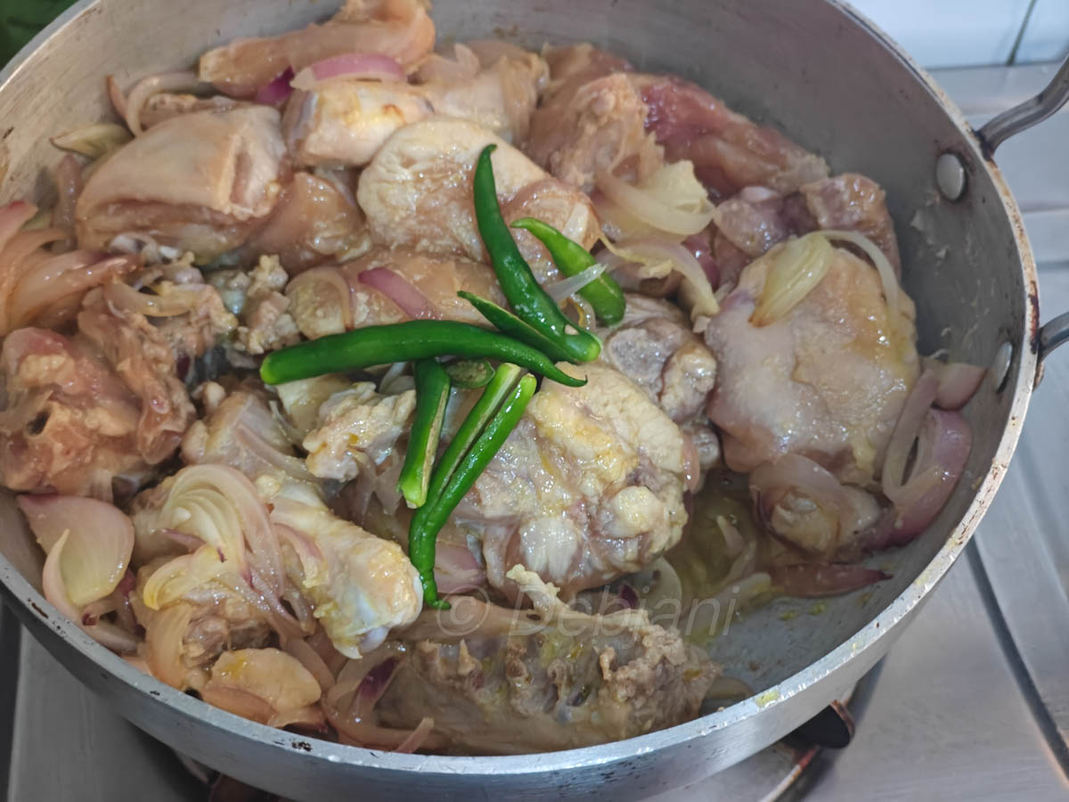 %incorporating green chili in cooking chicken and poppy seed curry