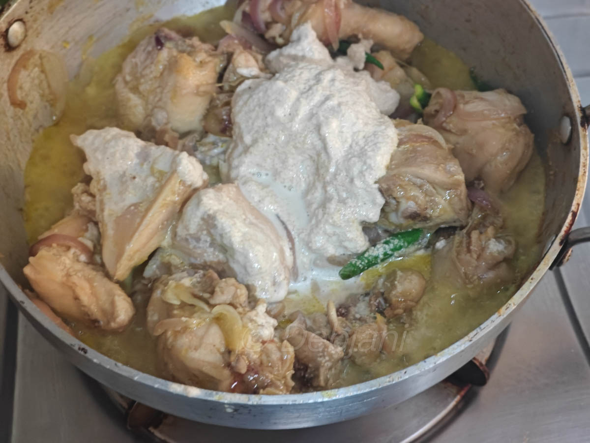 %incorporating poppy seed paste in cooking chicken and poppy seed curry