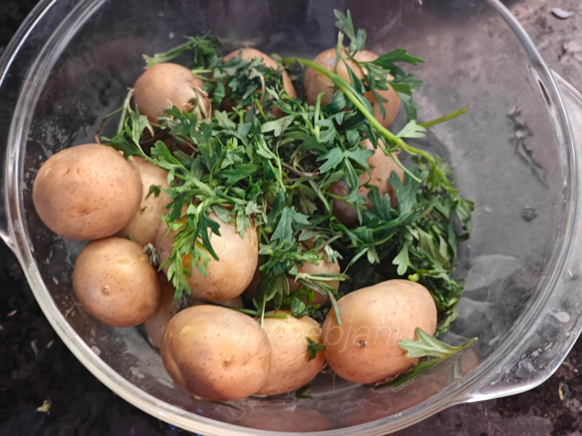 %How to Cook Potatoes with herbs in the Microwave