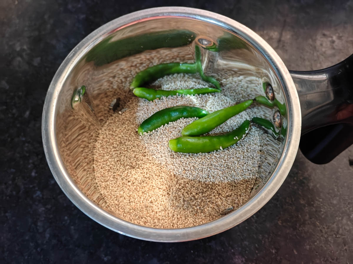%posto dana for posto bata with green chili